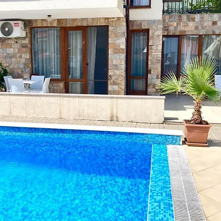In Apolon Sozopol